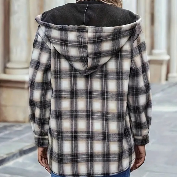 Shacket - Picture 2 of 4